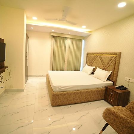 Ovel Hotel Ludhiana Exterior foto